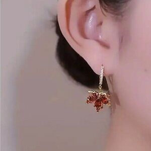 Maple leaf dangle earrings